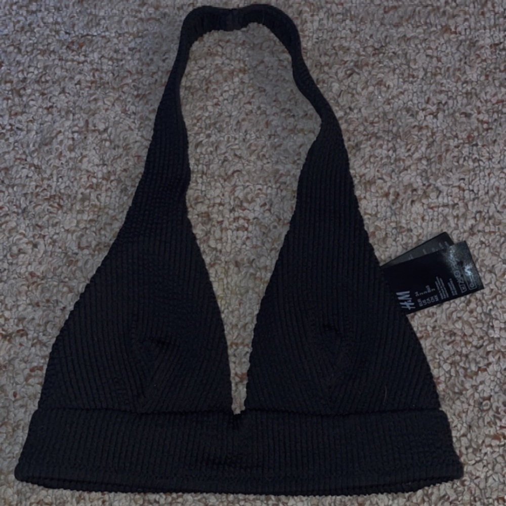 Never been worn! Super cute swimsuit from H&M.